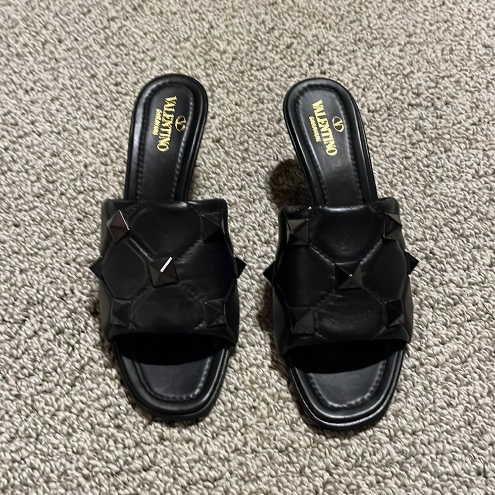 Beautiful never worn slip on heel